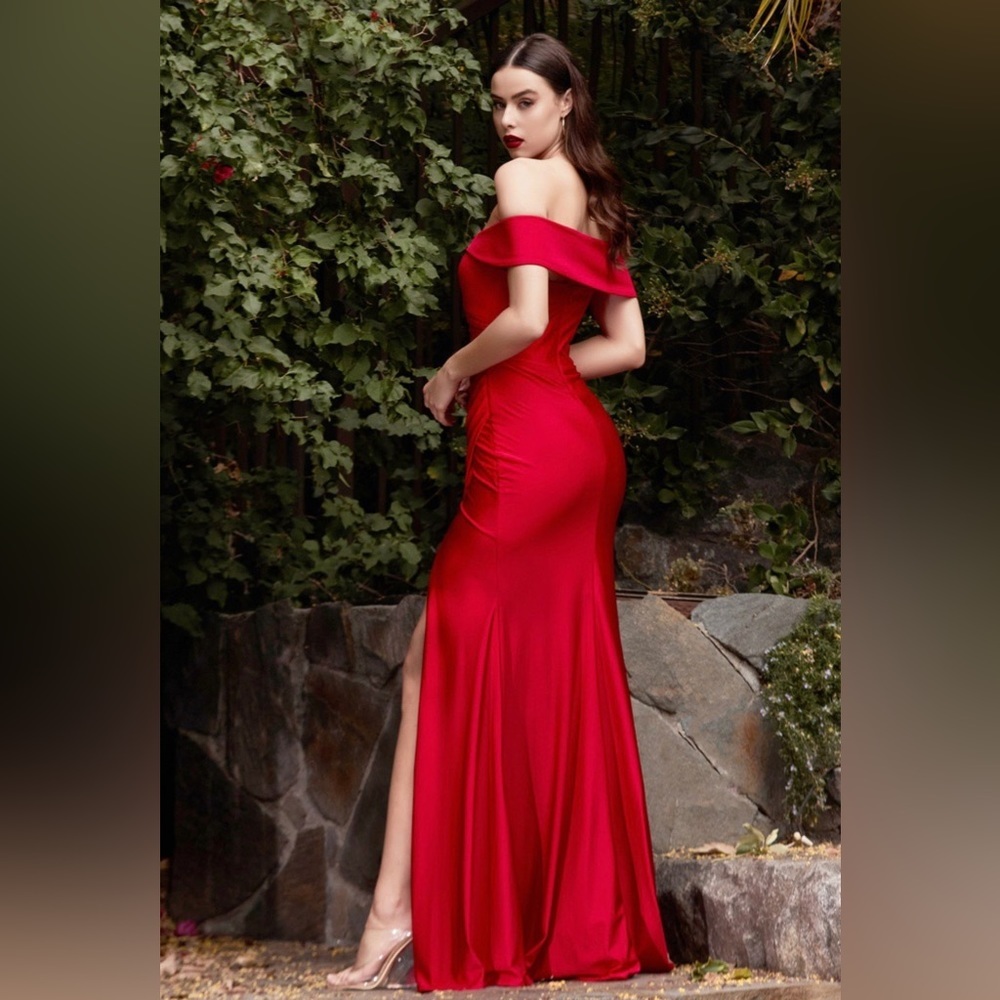 Stunning Red Prom High Split Evening Gown ~ Prom, Bridesmaid, Evening - Picture 2 of 2